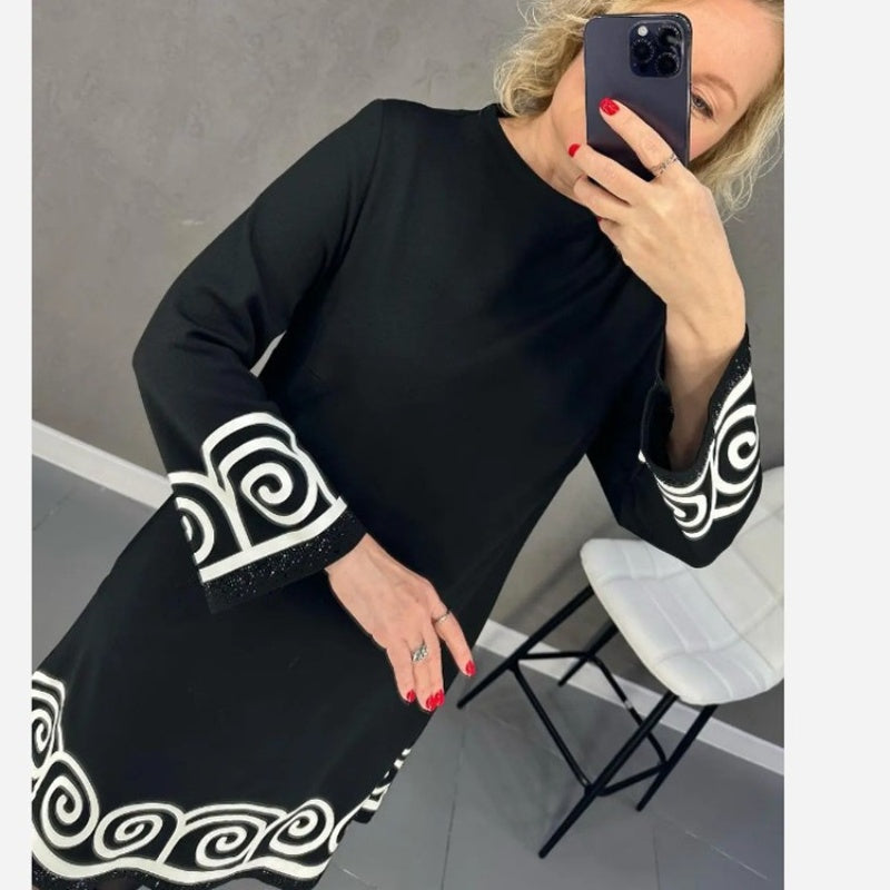 Abstract pattern design endows the dress with unique charm, making you stand out in the crowd.
