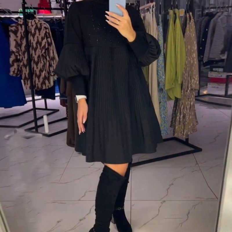 Elegant black pleated dress for women with lantern sleeves