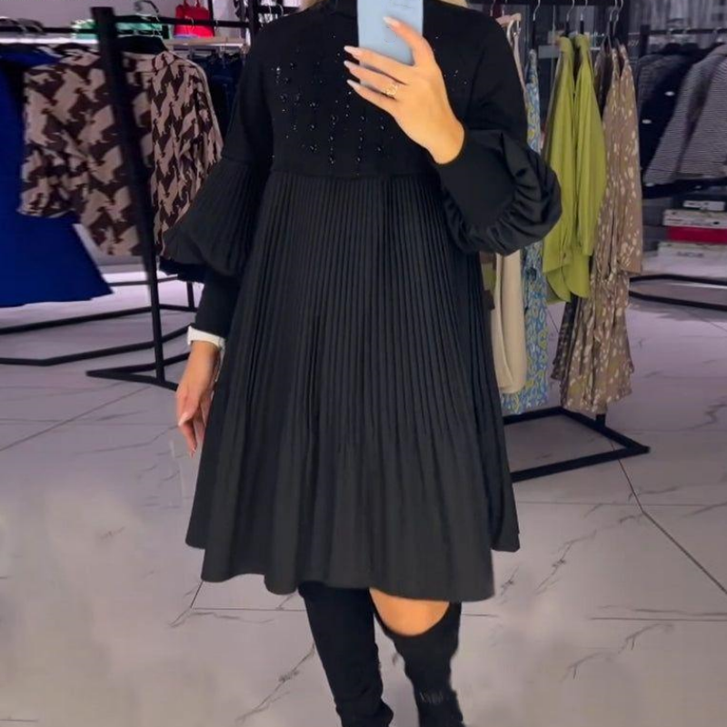 Elegant black pleated dress for women with lantern sleeves