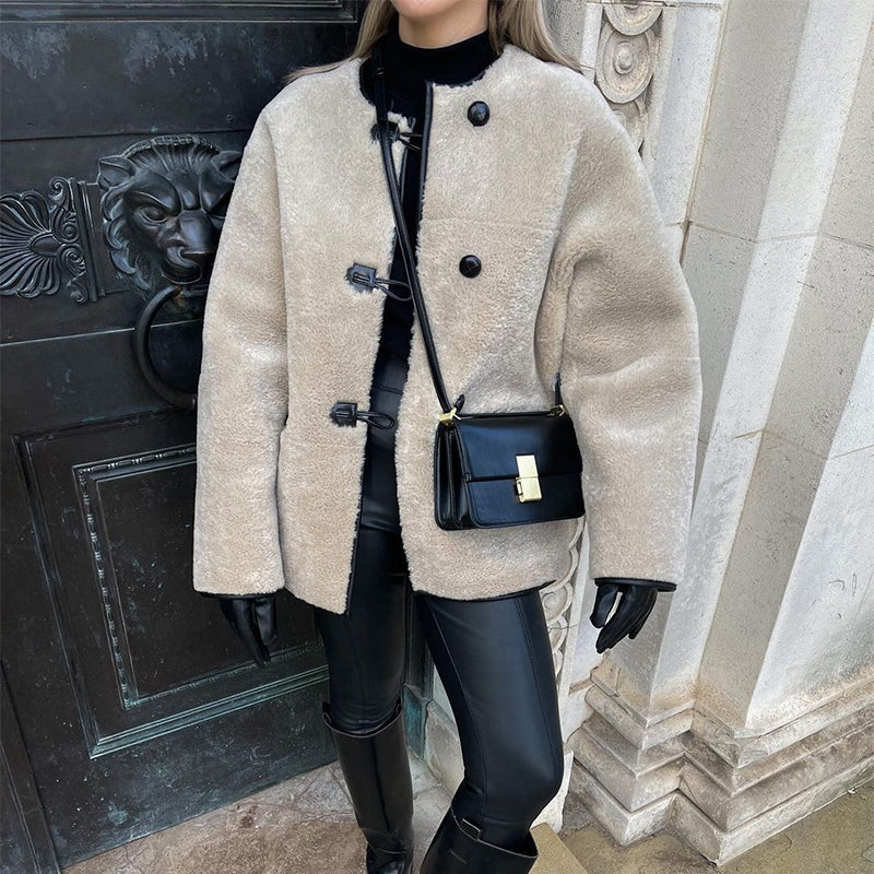 Loose round neck lamb wool, cardigan jacket interprets elegant charm