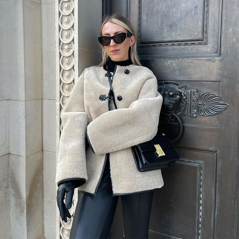Loose round neck lamb wool, cardigan jacket interprets elegant charm