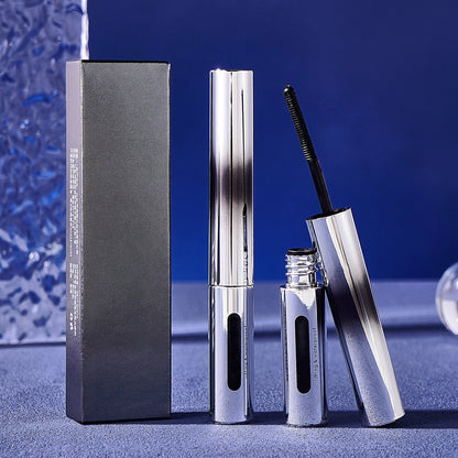 ✨ Iron Wand Mascara ✨ is long and curly without smudging