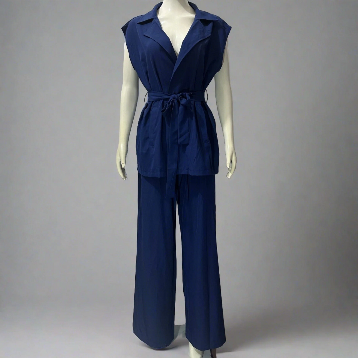 🦋High-waisted trousers for a slim and tall silhouette, paired with the cardigan for a flawless figure💕