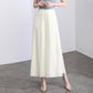 A blend of skirt and pants, elegance without losing individuality.