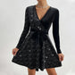 V-neck hip-waisted skirt, sequins sparkling, bloom unique charm.